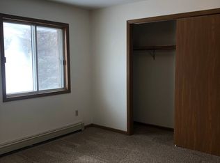 110 Cimarron Ct #F, Oshkosh, WI 54902