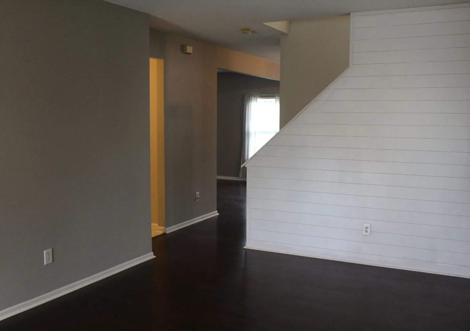 Spacious 3 Bedroom w/fenced yard in Avon! — Photo 4