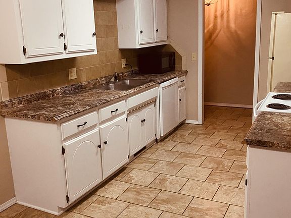 3rd image of 208 Choctaw Pl