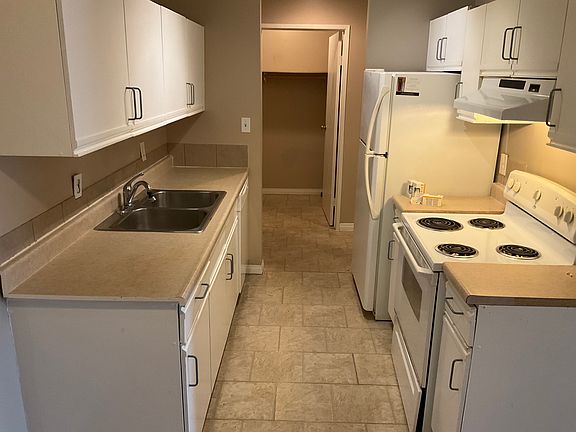 5th image of 11324 97th St NW #203