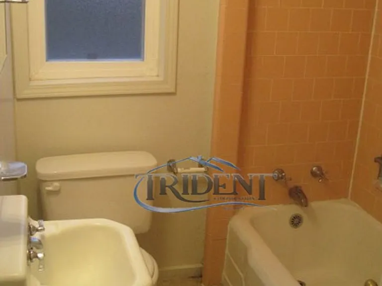 444-462 McRae Way — Photo 28