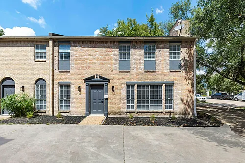2226 Nantucket Dr Photo 1