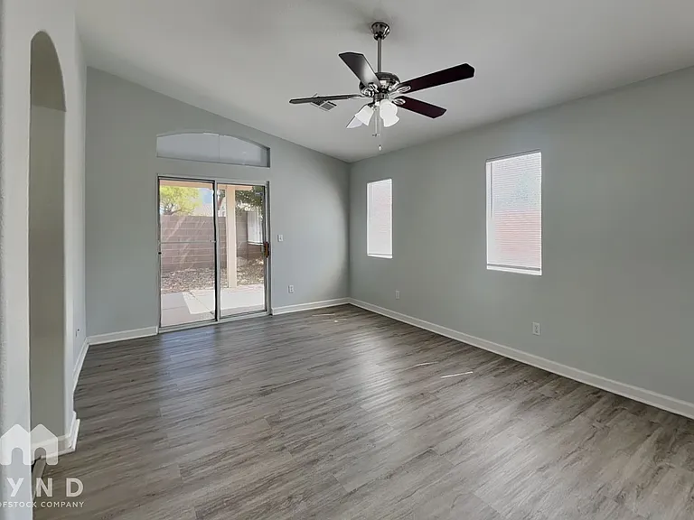 6602 Elk Creek Ln — Photo 10
