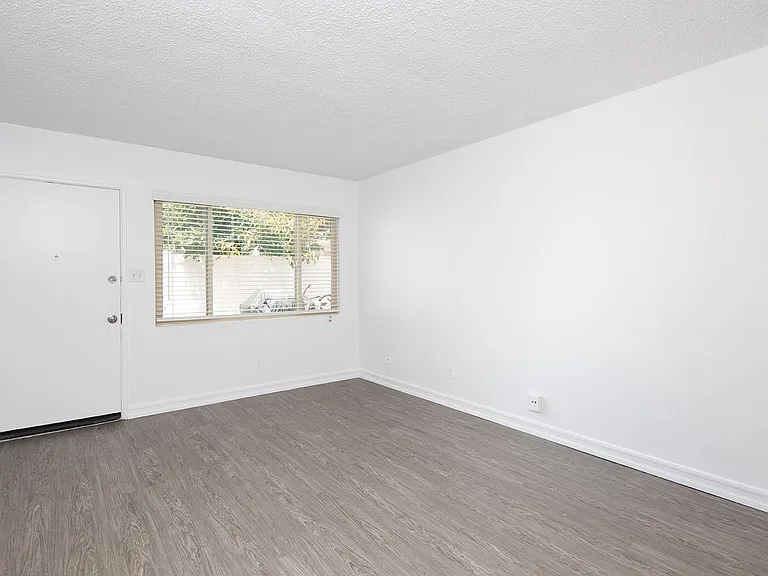 1534-1540 1/2 Diamond Street — Photo 7
