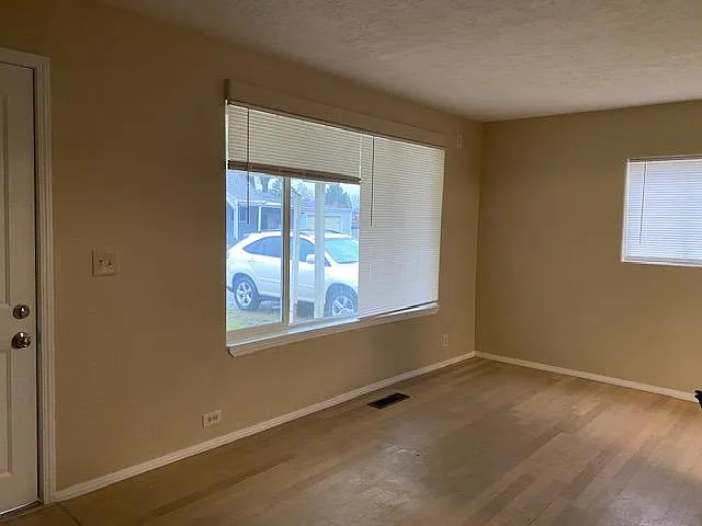 845 S 3rd St — Photo 10