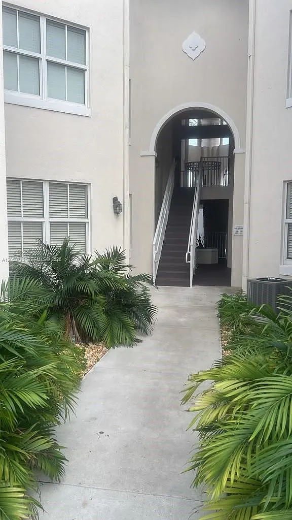 St Mortiz At Doral Condo — Photo 3