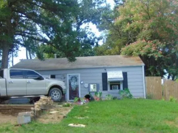 517 SE 35th Ter, Topeka, KS 66605