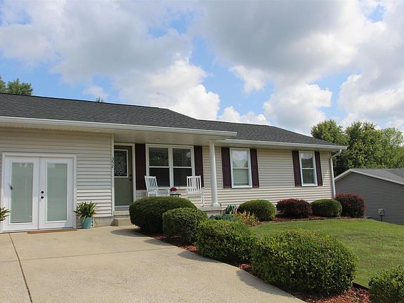 2nd image of 352 W Blackfoot Dr
