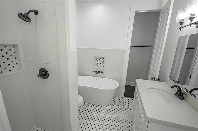 3 bed, 2.0 bath, 1100 sqft, $1,800 — Photo 4