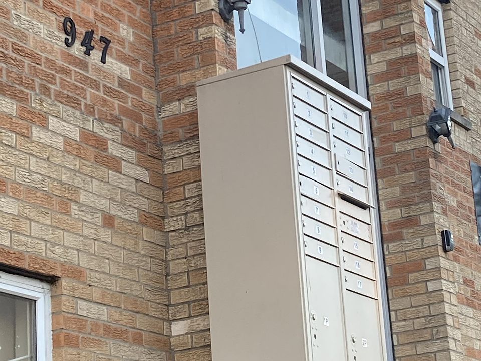 947 Grand mailboxes