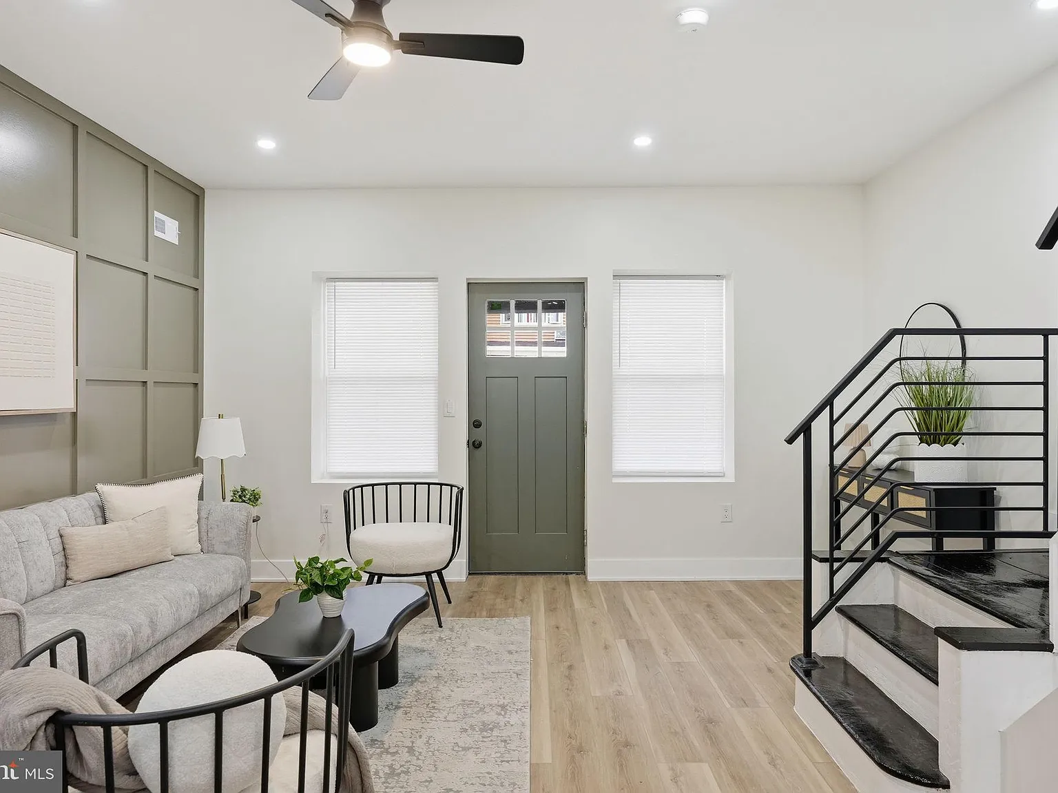 3 bed, 2.5 bath, 960 sqft, $2,400 — Photo 2