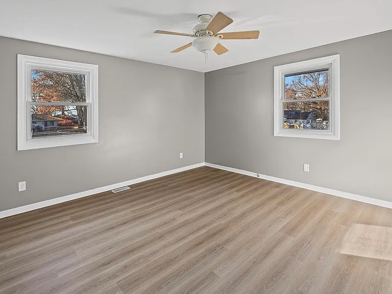 1406 Meadowbrook Ct — Photo 18
