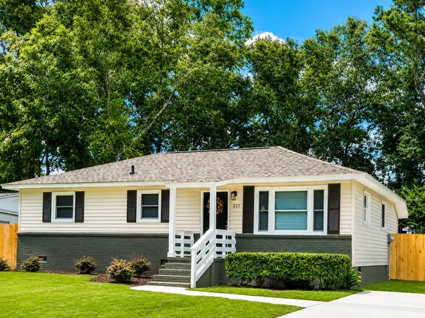 221 Farm Rd, Goose Creek, SC 29445