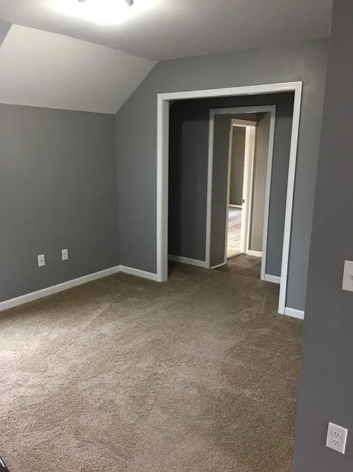 612 7th Avenue - Upper — Photo 3