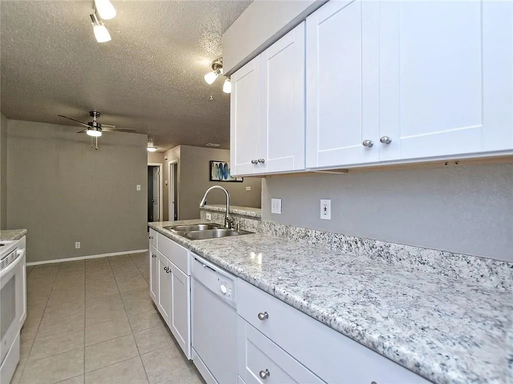 3 bed, 2.0 bath, 1000 sqft, $1,450 — Photo 4
