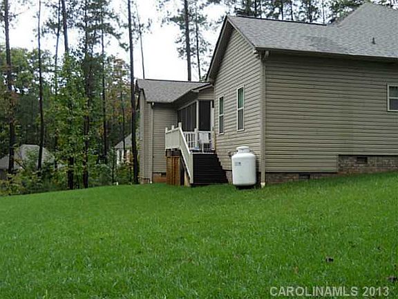 3rd image of 132 Waterbury Dr