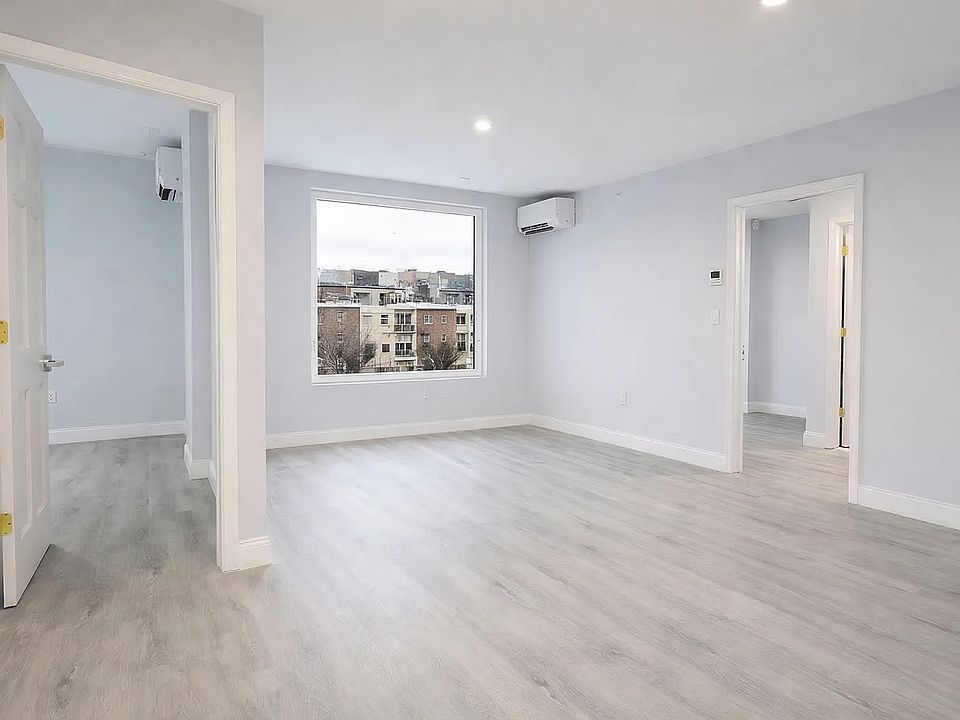 1st image of 142 Huron St #4E