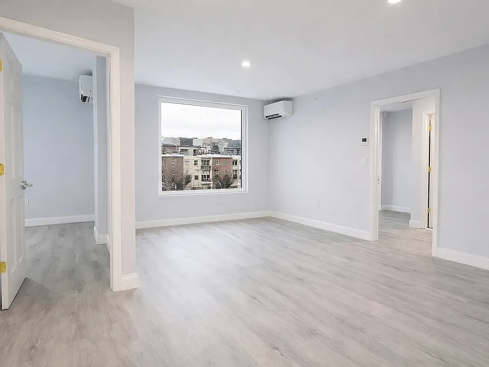 142 Huron St #4E