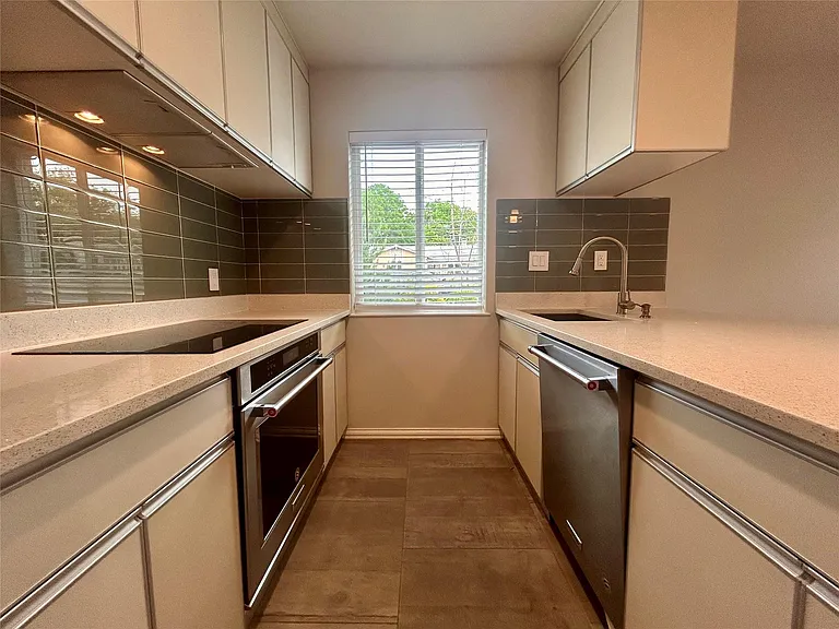 8907 Tronewood Dr #D — Photo 5