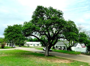 1304 S High St, Brady, TX 76825
