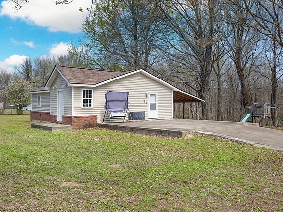 3rd image of 686 Pryor Rd