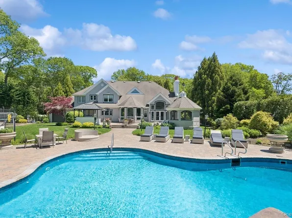 10 Colonial Drive, Smithtown, NY 11787