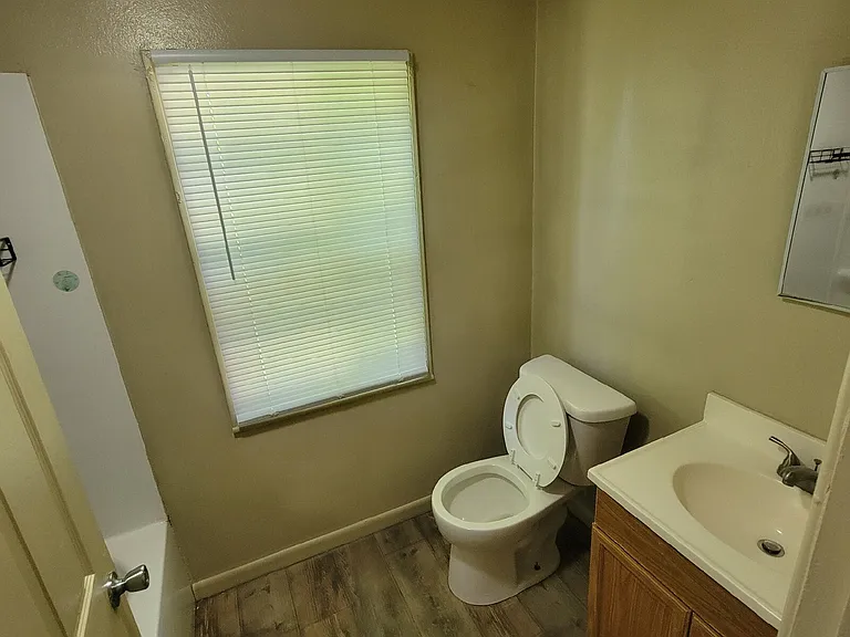 2862 S Taft Ave — Photo 3