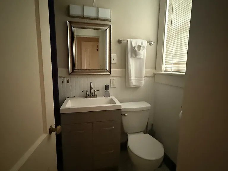 327 Cloverdale Rd #C — Photo 4