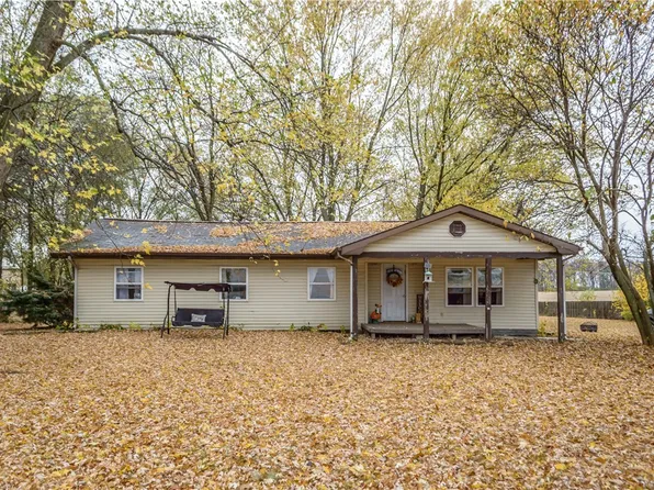 5587 Lake Rd, Mattoon, IL 61938