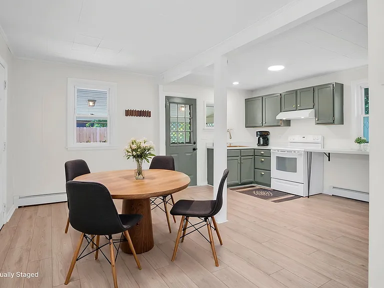Virtually staged dining room