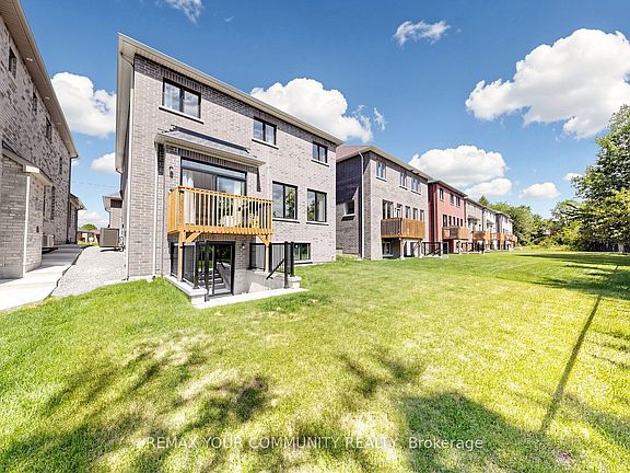 3rd image of 32 Baycroft Blvd