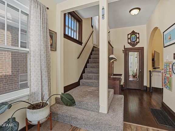 4th image of 415 Belmont Rd