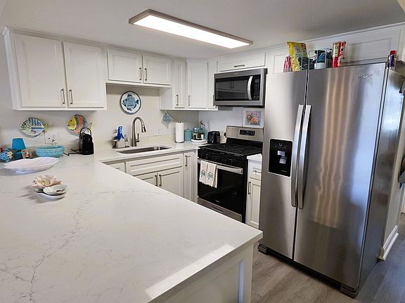 4th image of 411 Admiral Craik Dr #26