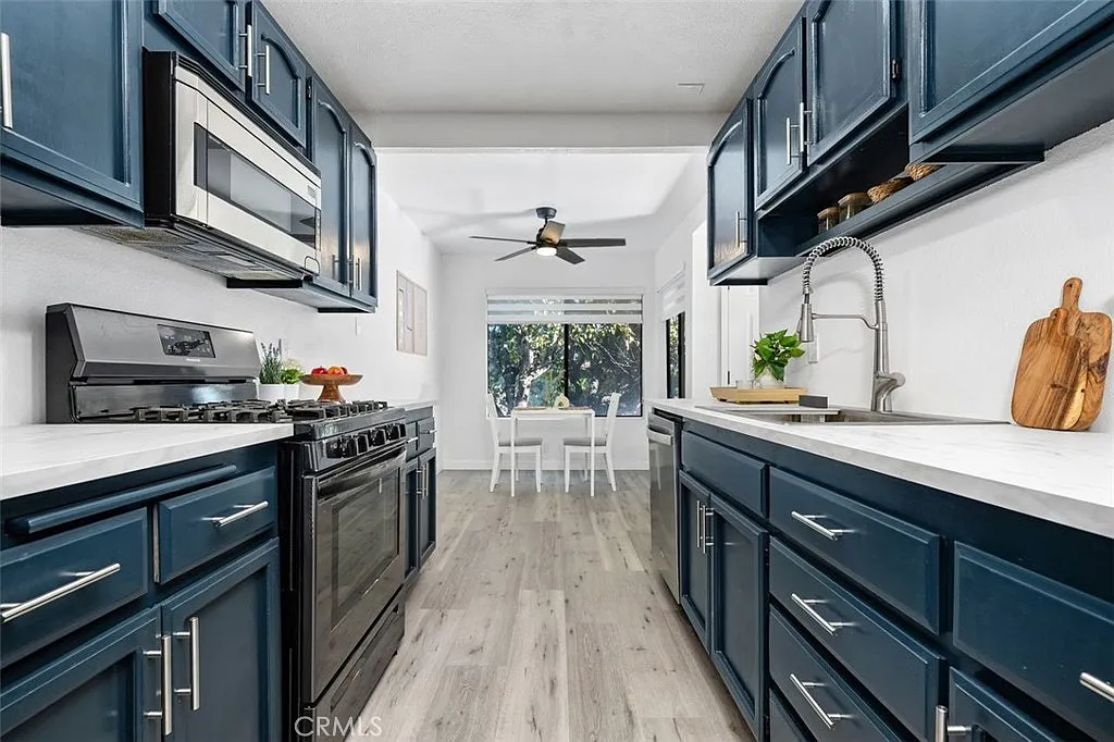 2 bed, 968 sqft, $3,100 — Photo 1