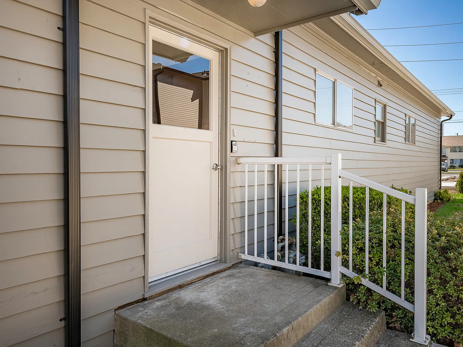 215 E Front St — Photo 3