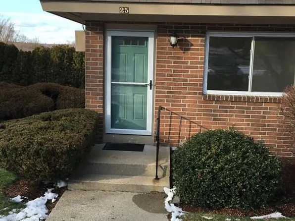 25 Walcott Valley Dr, Hopkinton, MA 01748