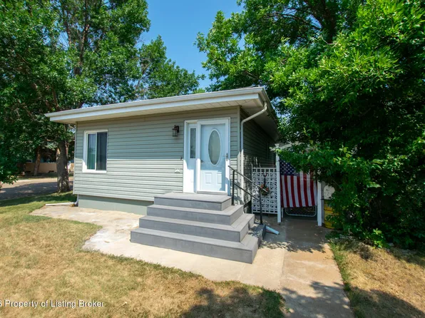 1468 1st St W, Dickinson, ND 58601
