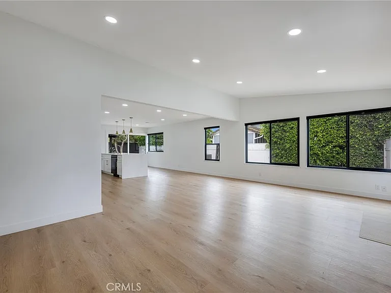 5402 Jefferson St — Photo 26