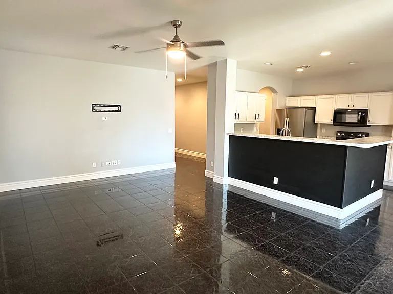 2811 E Tyson St — Photo 7
