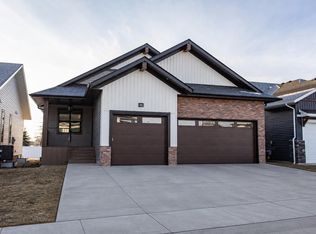 20 Emmett Cres, Red Deer, AB T4P3G8