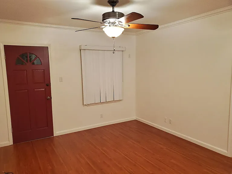 404 Hawthorne St #B — Photo 6