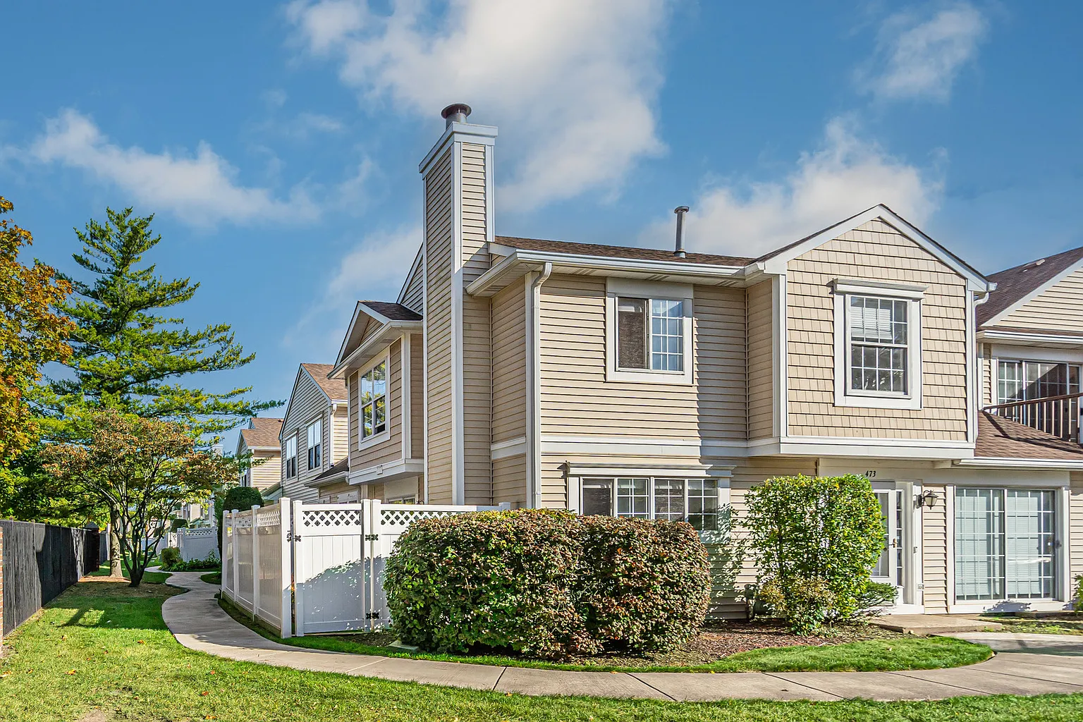 473 Le Parc Cir photo 1