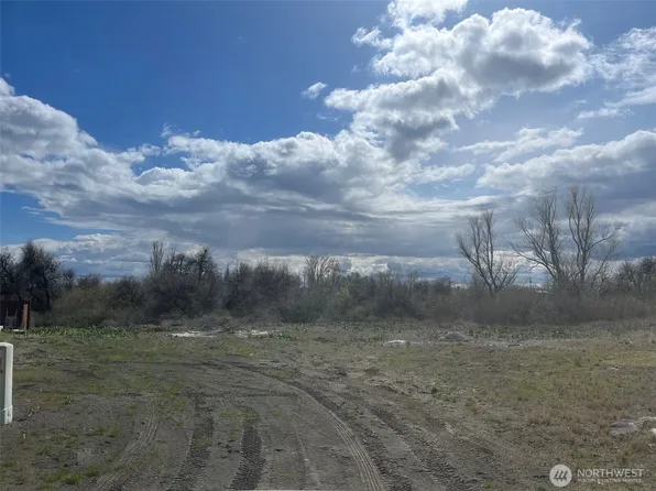554 N Sparrow Lane, Moses Lake, WA 98837