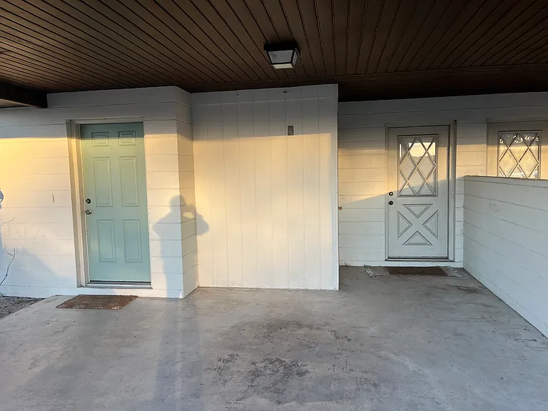 1402 Rainbow Ave — Photo 2