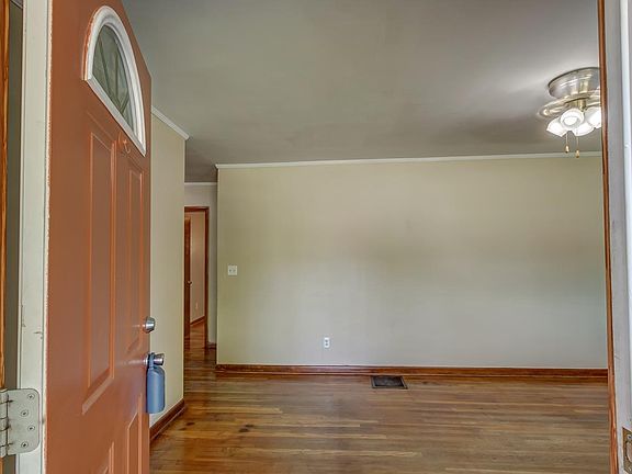 4th image of 310 Logan Ave