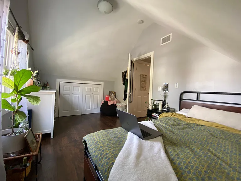 161 Broughton Ave #2 — Photo 4