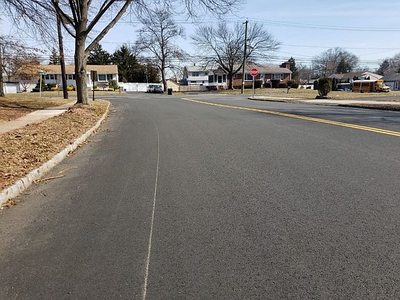 4th image of 6 Birch Run Dr