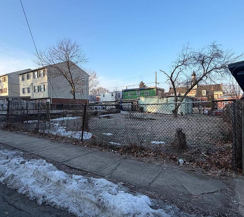 2nd image of 522 Beaver St