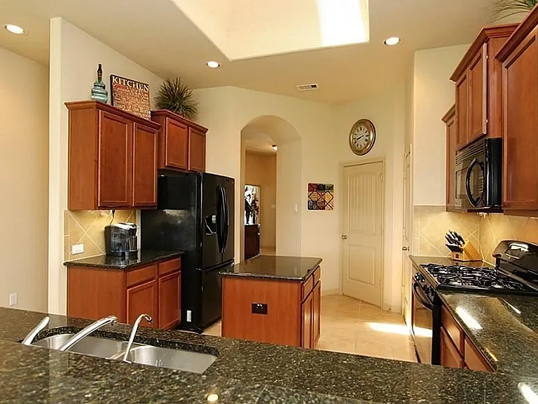 18907 Cove Pointe Dr — Photo 7