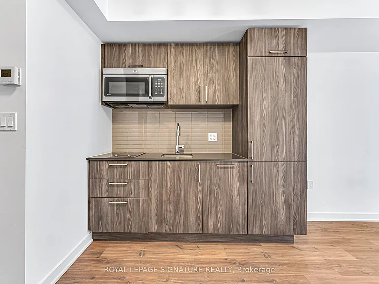 27 Bathurst St #519 — Photo 8